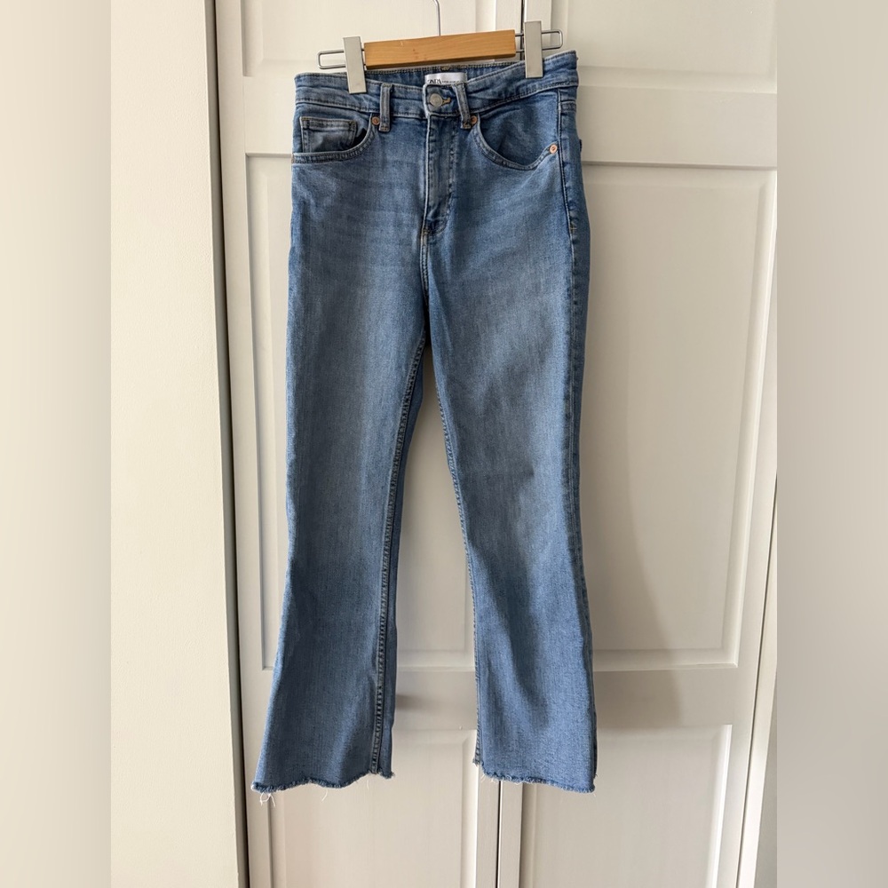 Zara High Rise Cropped Flare Jeans Raw Hem Stretch Denim Size 4